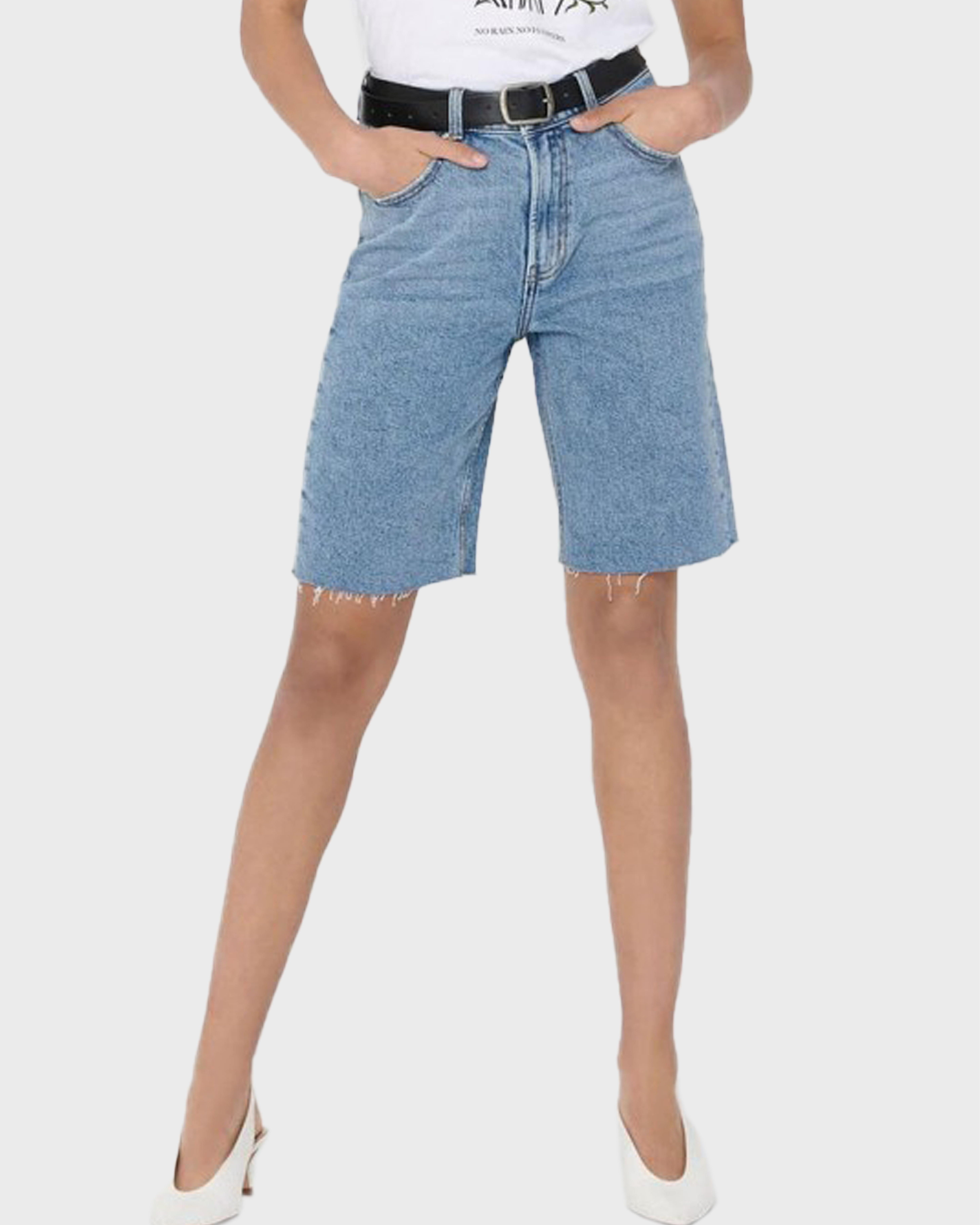 Удлиненные джинсовые шорты. Джинсовые шорты. Шорты женские удлиненные. Джинсовые шорты женские. Джинсовые бермуды женские.