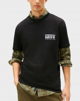 TOMMY JEANS BILLS BACKPRINT ΑΝΔΡΙΚΗ ΚΟΝΤΟΜΑΝΙΚΗ ΜΠΛΟΥΖΑ - DM0DM22329 - ΜΑΥΡΟ